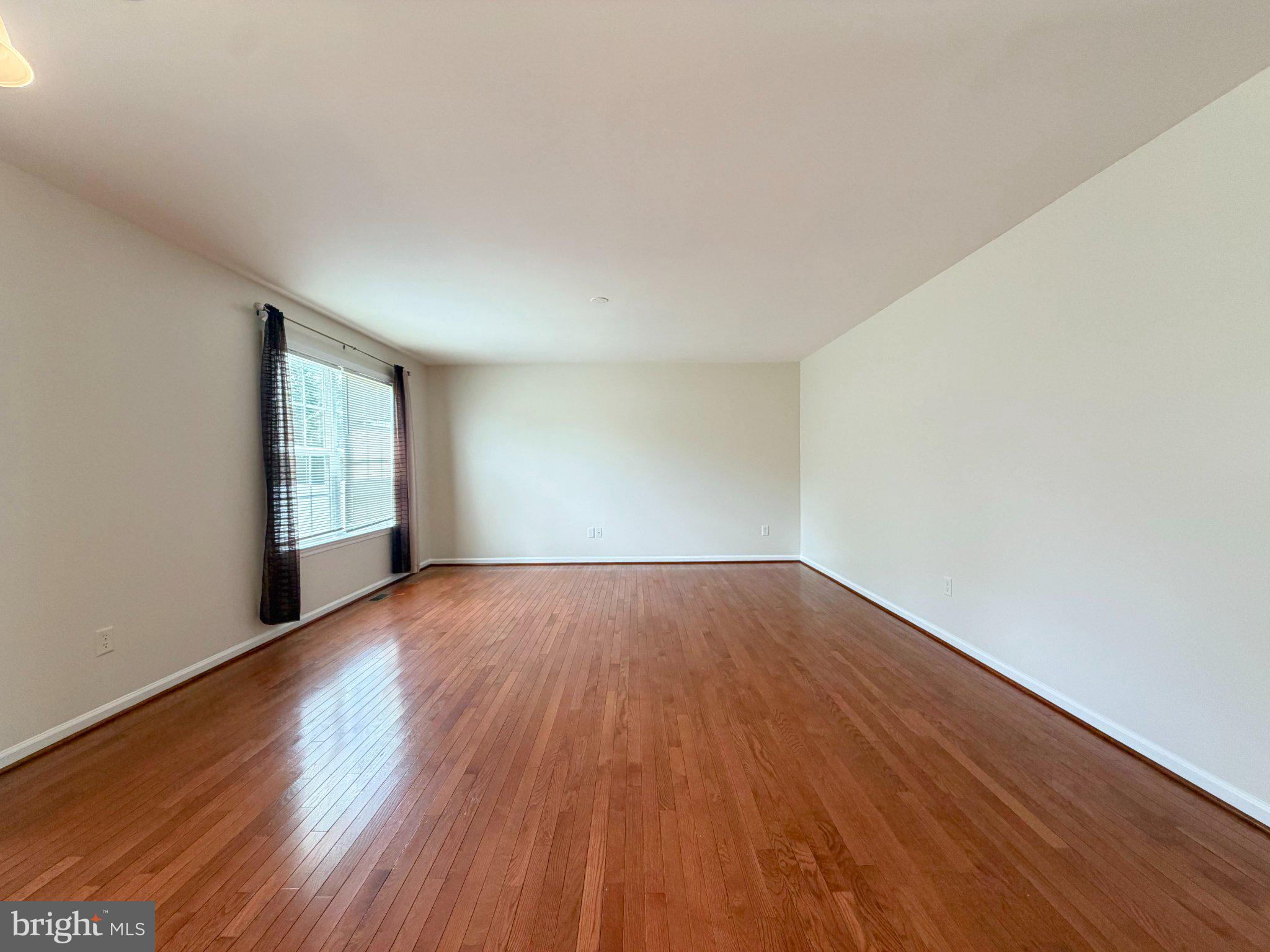 10 S MEADOW COURT