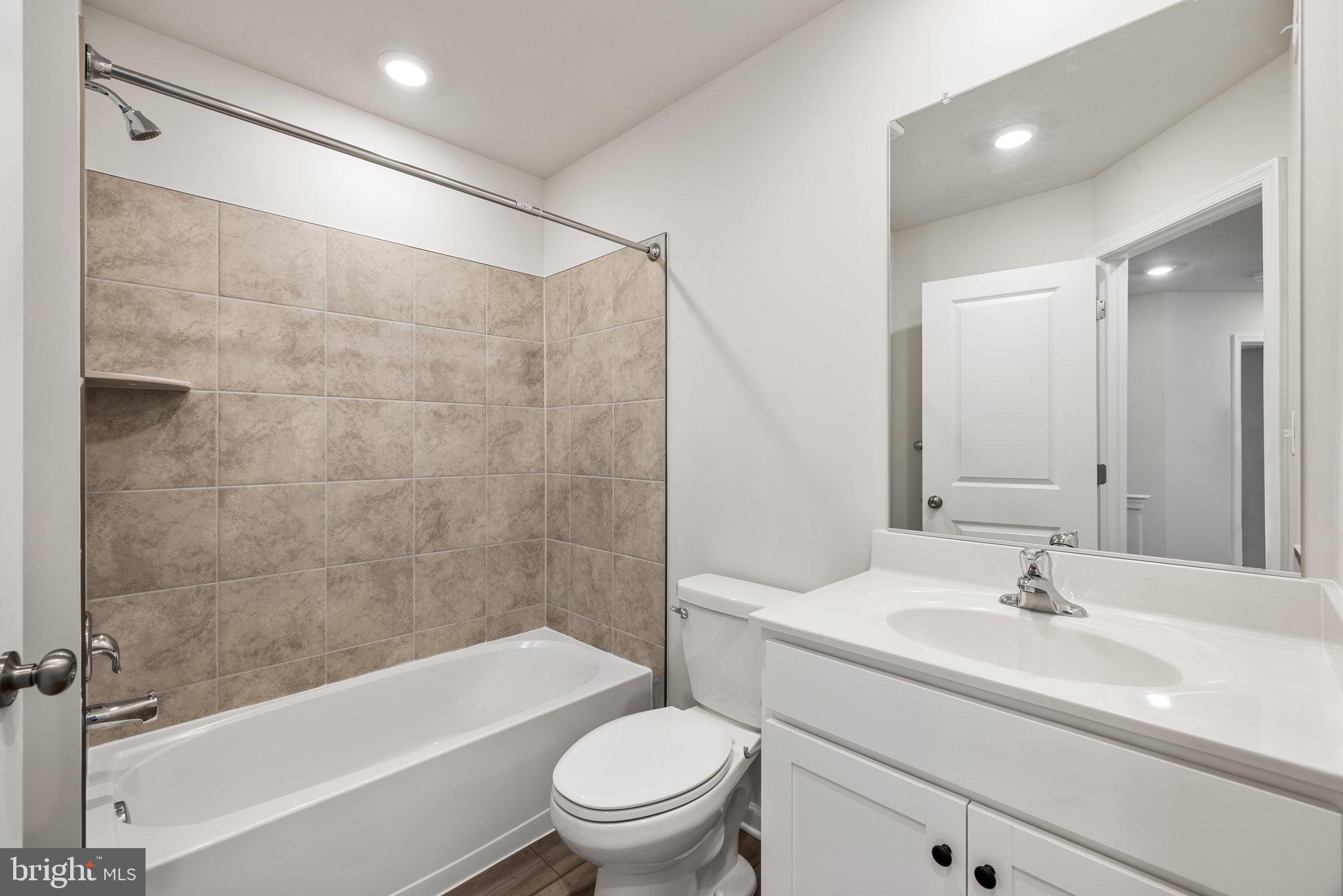 RED CLOVER MEADOWS - Residential Lease