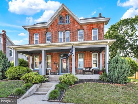 Homes For Sale - 126 S Spruce Street<br/> BIRDSBORO, PA 19508