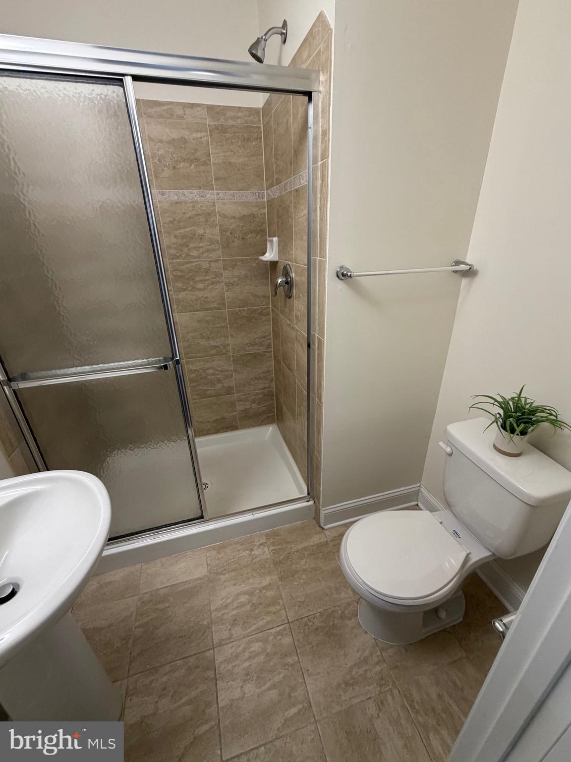 CAMDEN CROSSING - Residential Lease