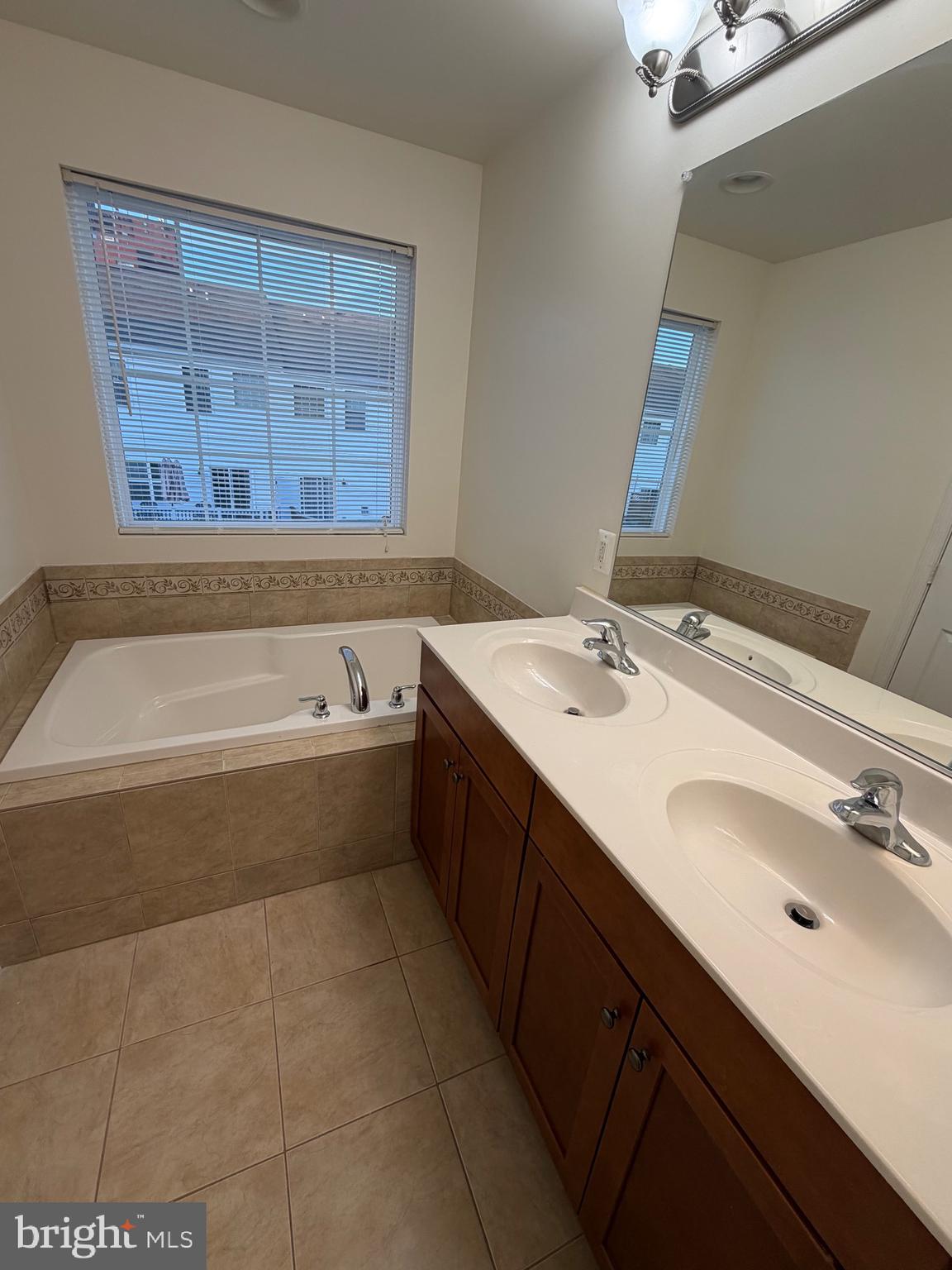 CAMDEN CROSSING - Residential Lease