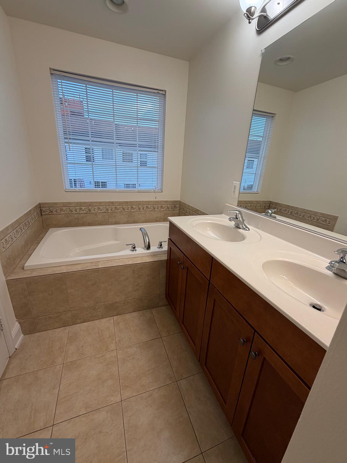 CAMDEN CROSSING - Residential Lease