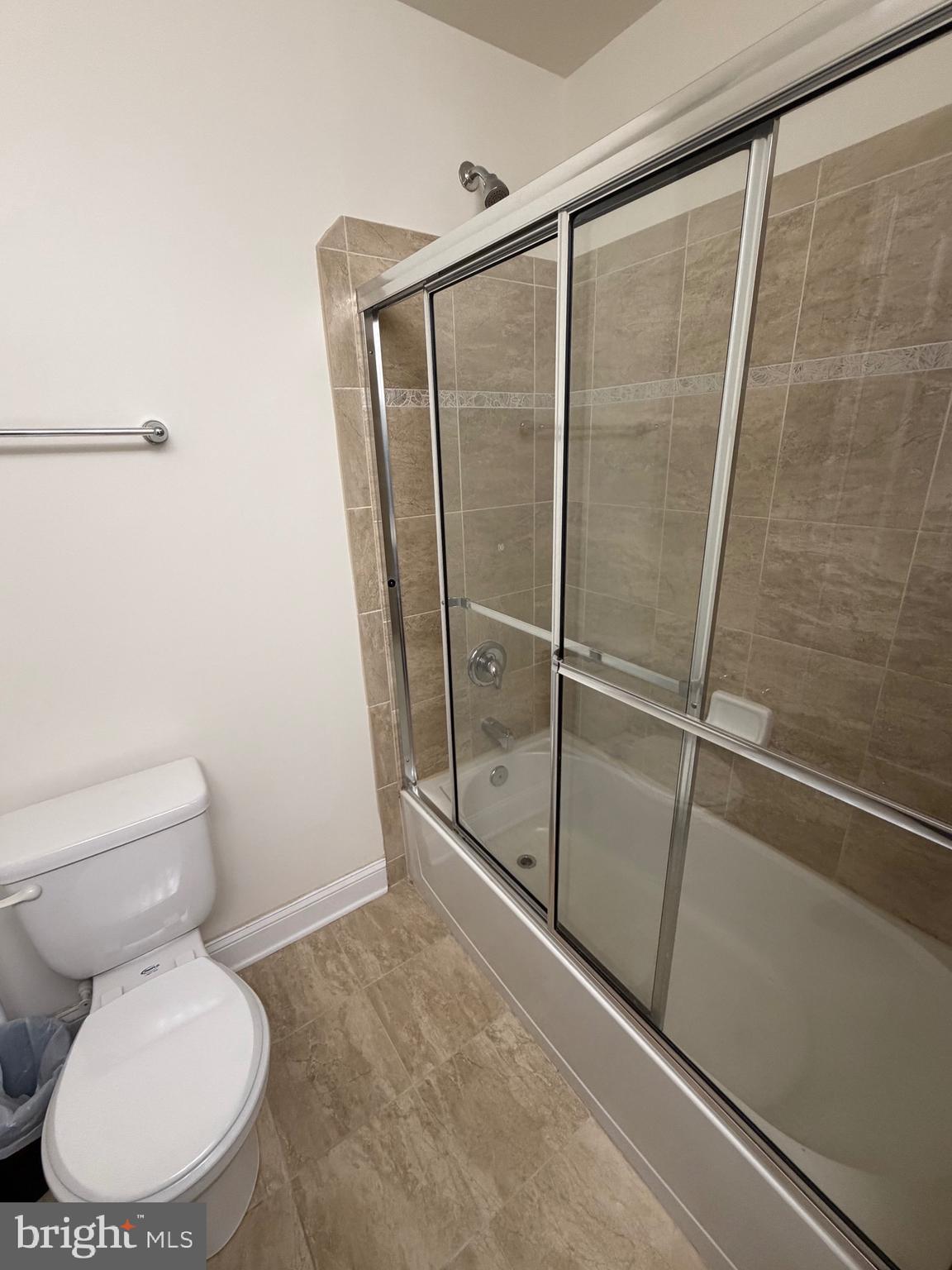 CAMDEN CROSSING - Residential Lease