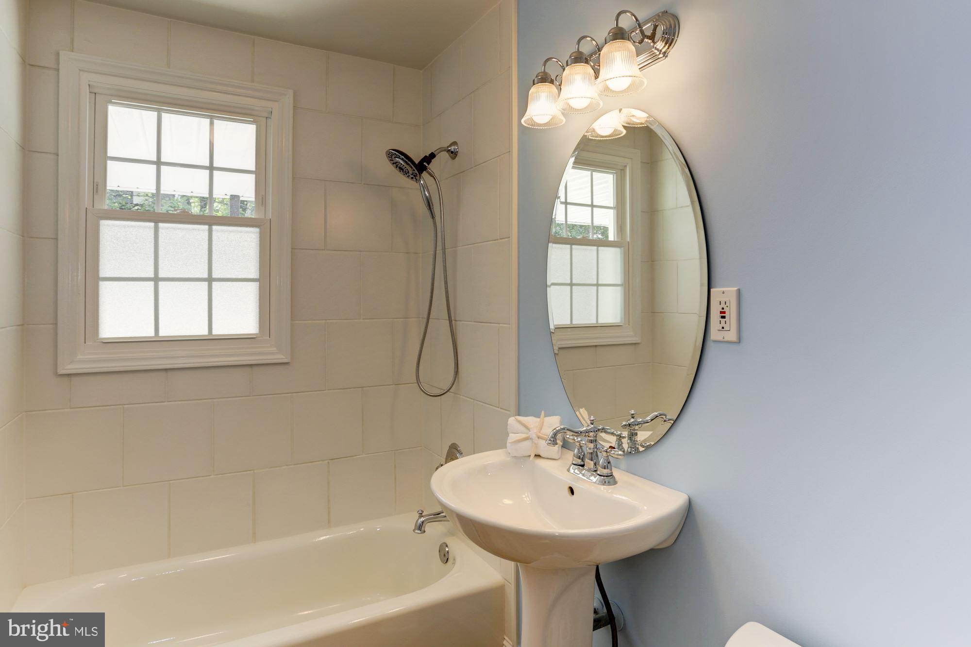 COVENTRY/CROMWELL - Residential
