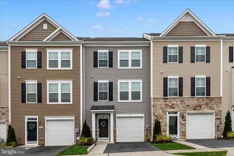 Townhouse For Sale - 205 Union Ridge Drive<br/> CHARLES TOWN, WV 25414