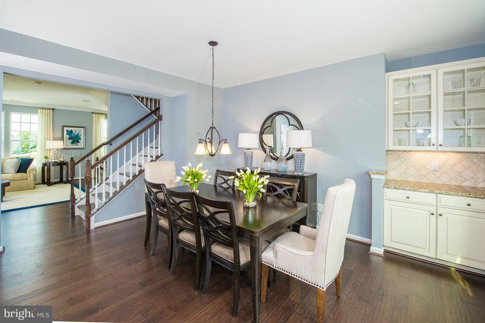 CREEKSIDE VILLAGE - Residential