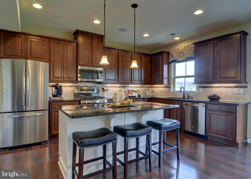 CREEKSIDE VILLAGE - Residential