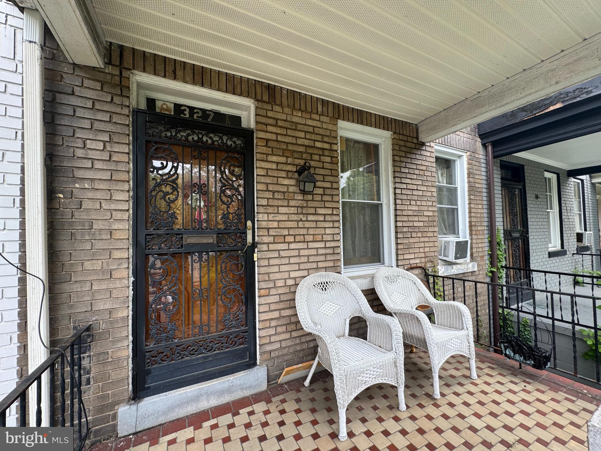 327 BRYANT STREET NE