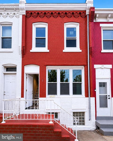Townhouse For Sale - 2433 N Carlisle Street<br/> PHILADELPHIA, PA 19132