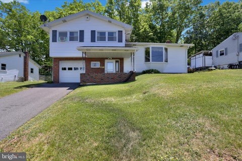 Homes For Sale - 512 W Nicholas Street<br/> FRACKVILLE, PA 17931