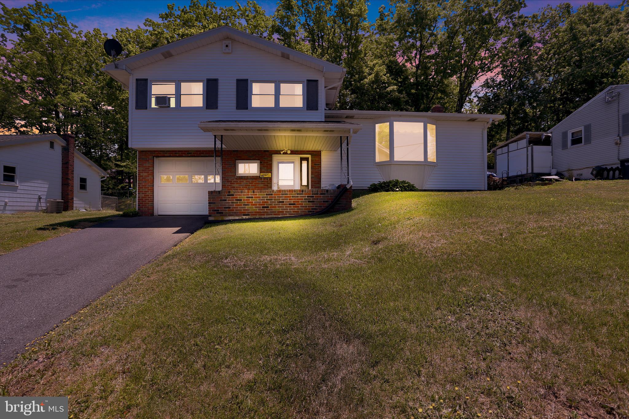 512 W NICHOLAS STREET