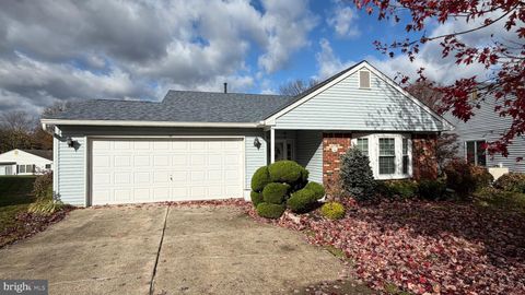 Photo of 19 Fernwood Court, COLUMBUS, NJ 08022 (MLS # NJBL2098552) Photo of 19 Fernwood Court, COLUMBUS, NJ 08022 (MLS # NJBL2098552)