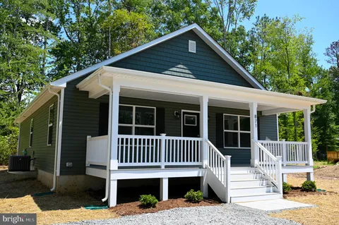 871 Mattox Avenue, Colonial Beach, VA MLS: VAWE2007954