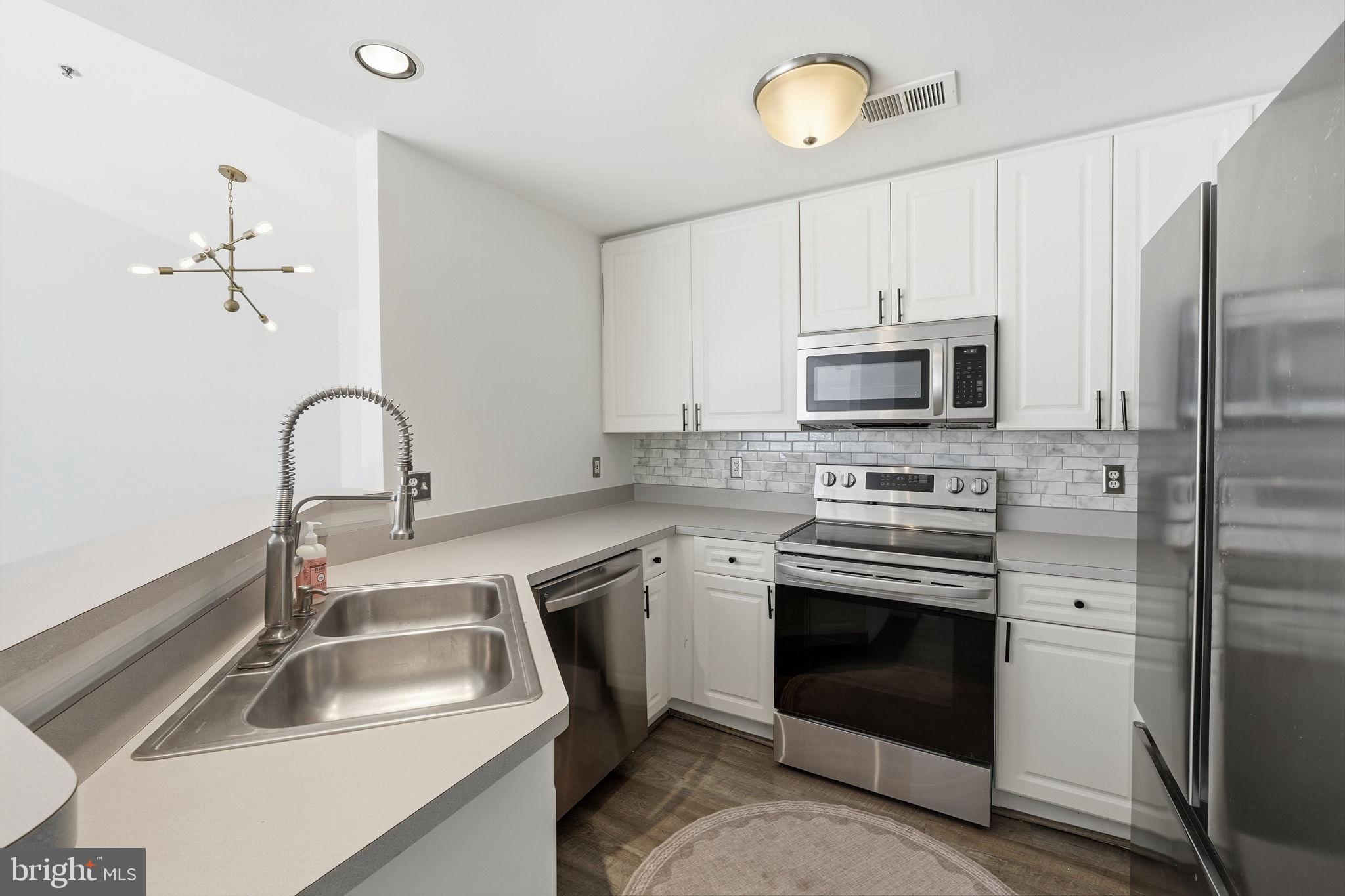 2103 WAYSIDE DRIVE 3A