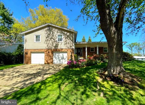 1913 DIPLOMAT COURT FALLS CHURCH VA 22043