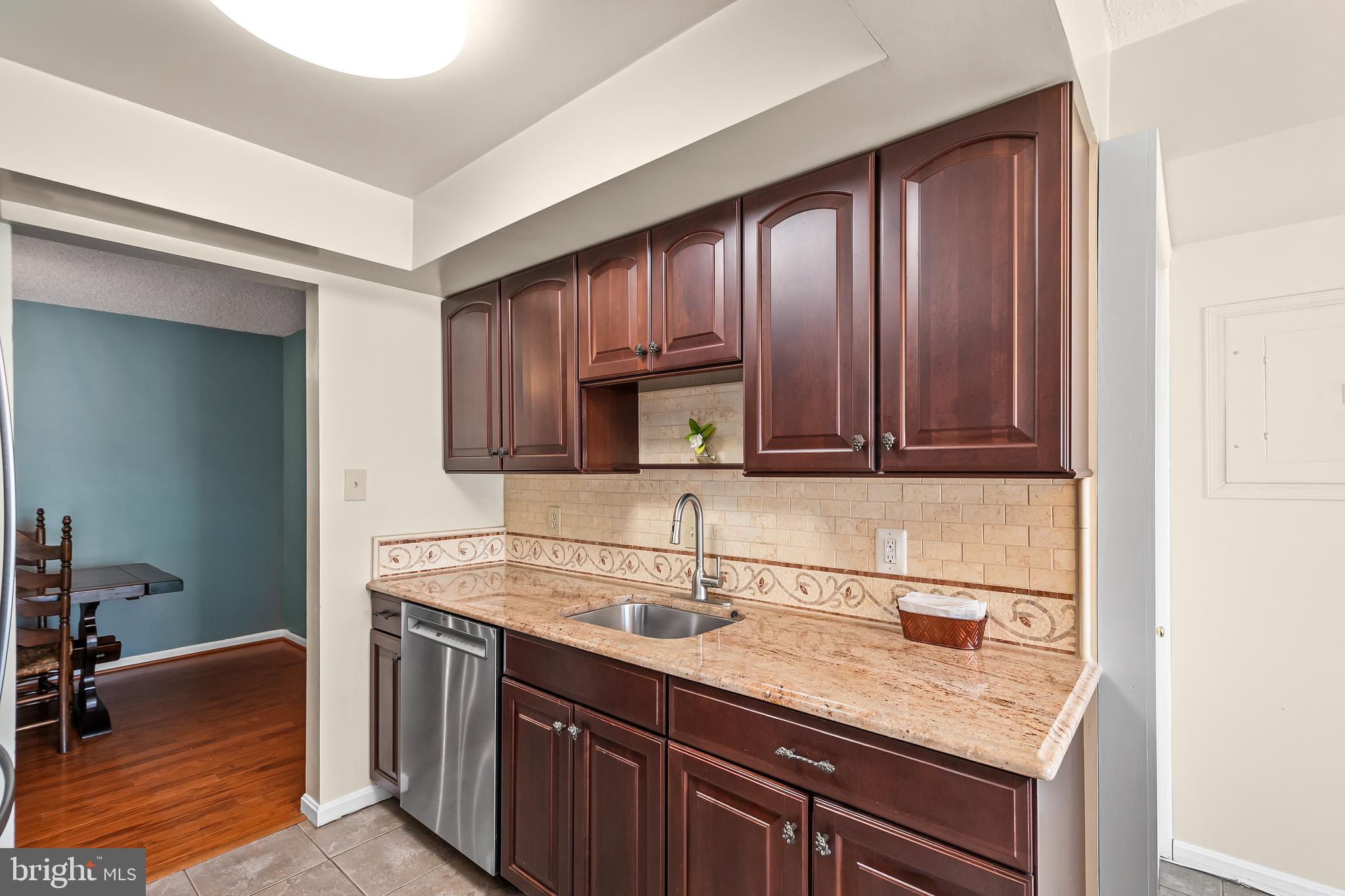 VISTAS OF VIENNA CONDOMINIUMS - Residential