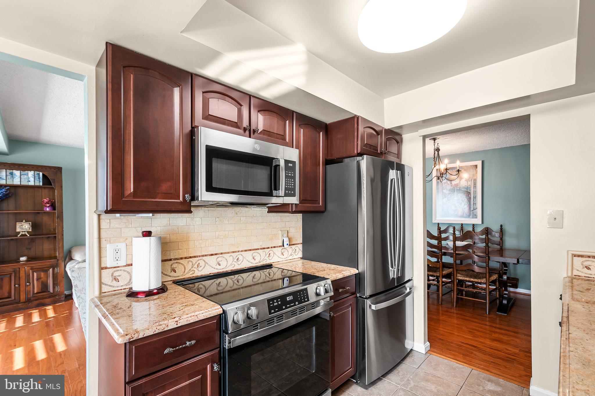 VISTAS OF VIENNA CONDOMINIUMS - Residential