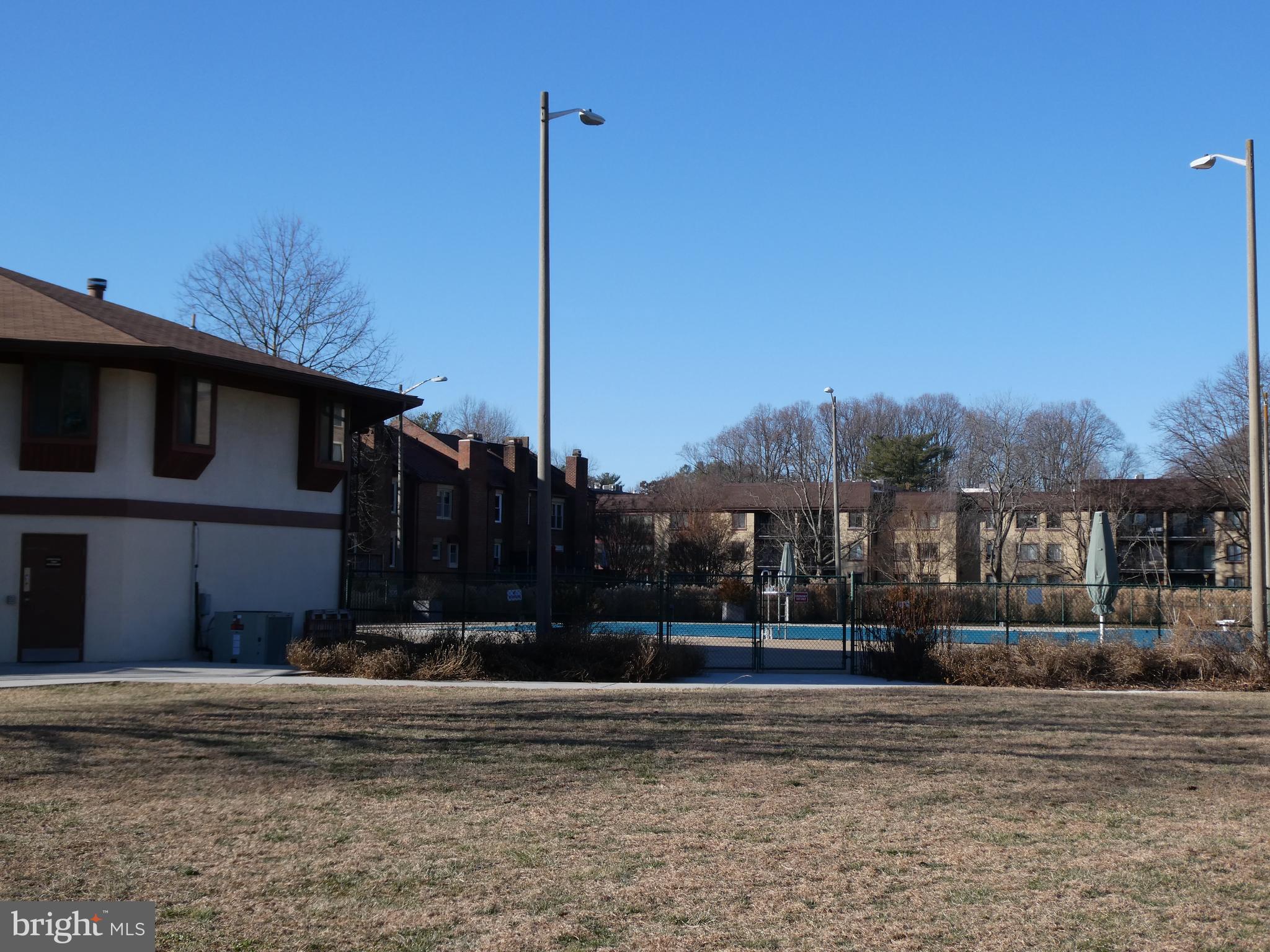 VISTAS OF VIENNA CONDOMINIUMS - Residential