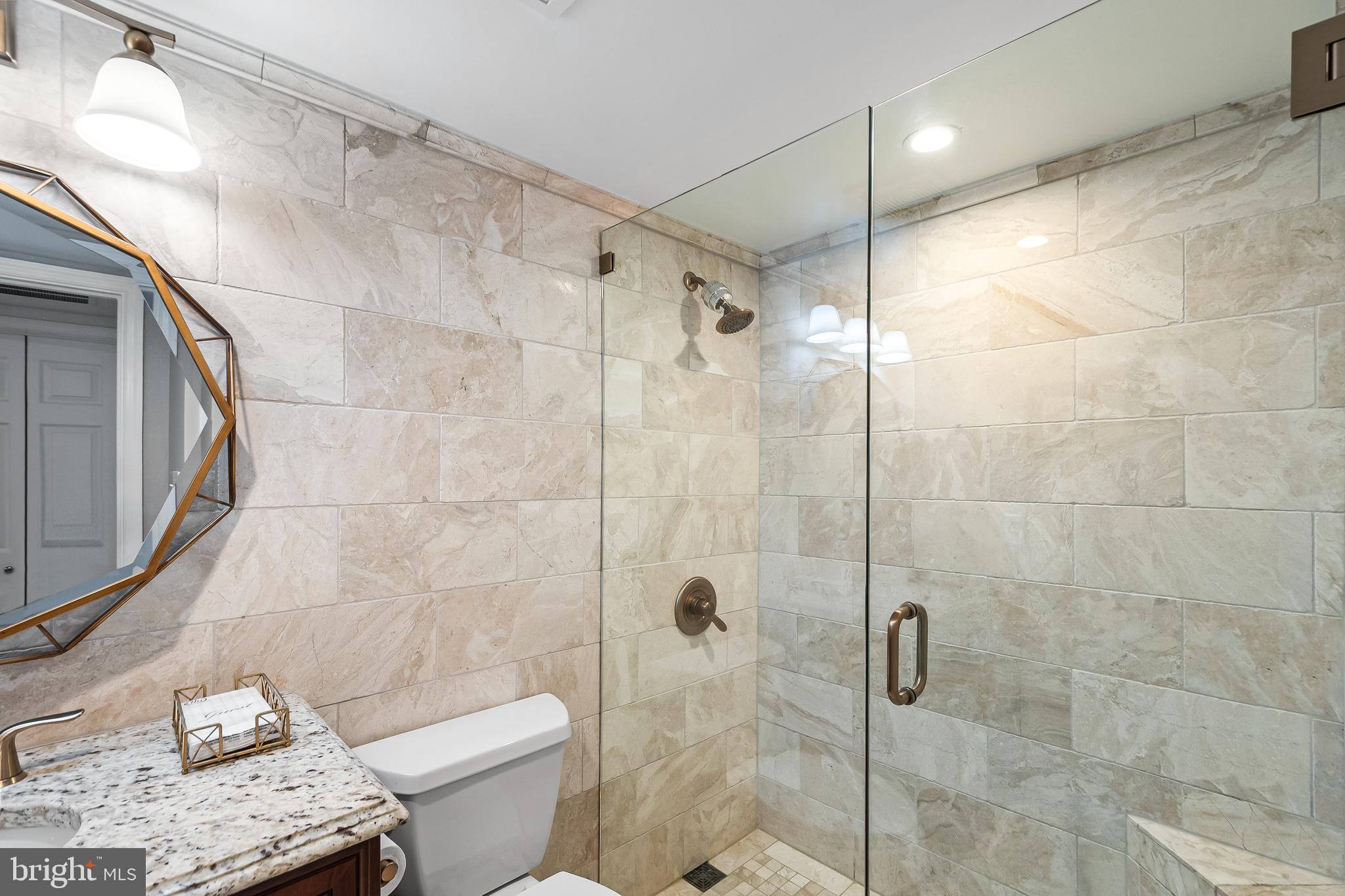 VISTAS OF VIENNA CONDOMINIUMS - Residential