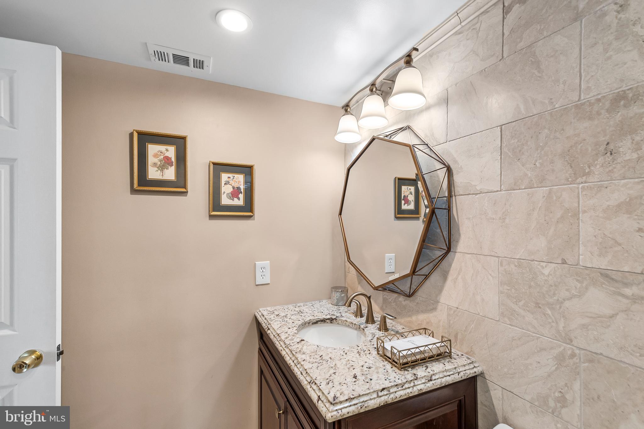 VISTAS OF VIENNA CONDOMINIUMS - Residential