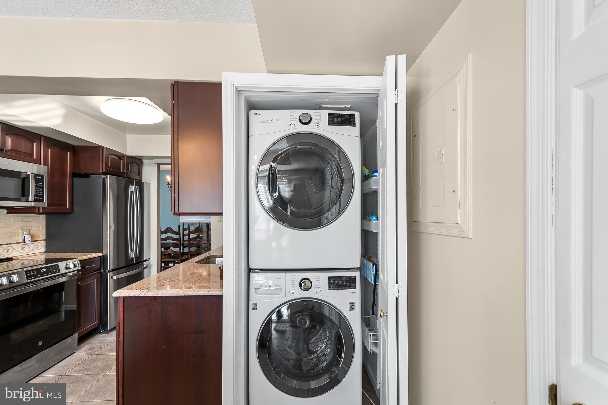 VISTAS OF VIENNA CONDOMINIUMS - Residential