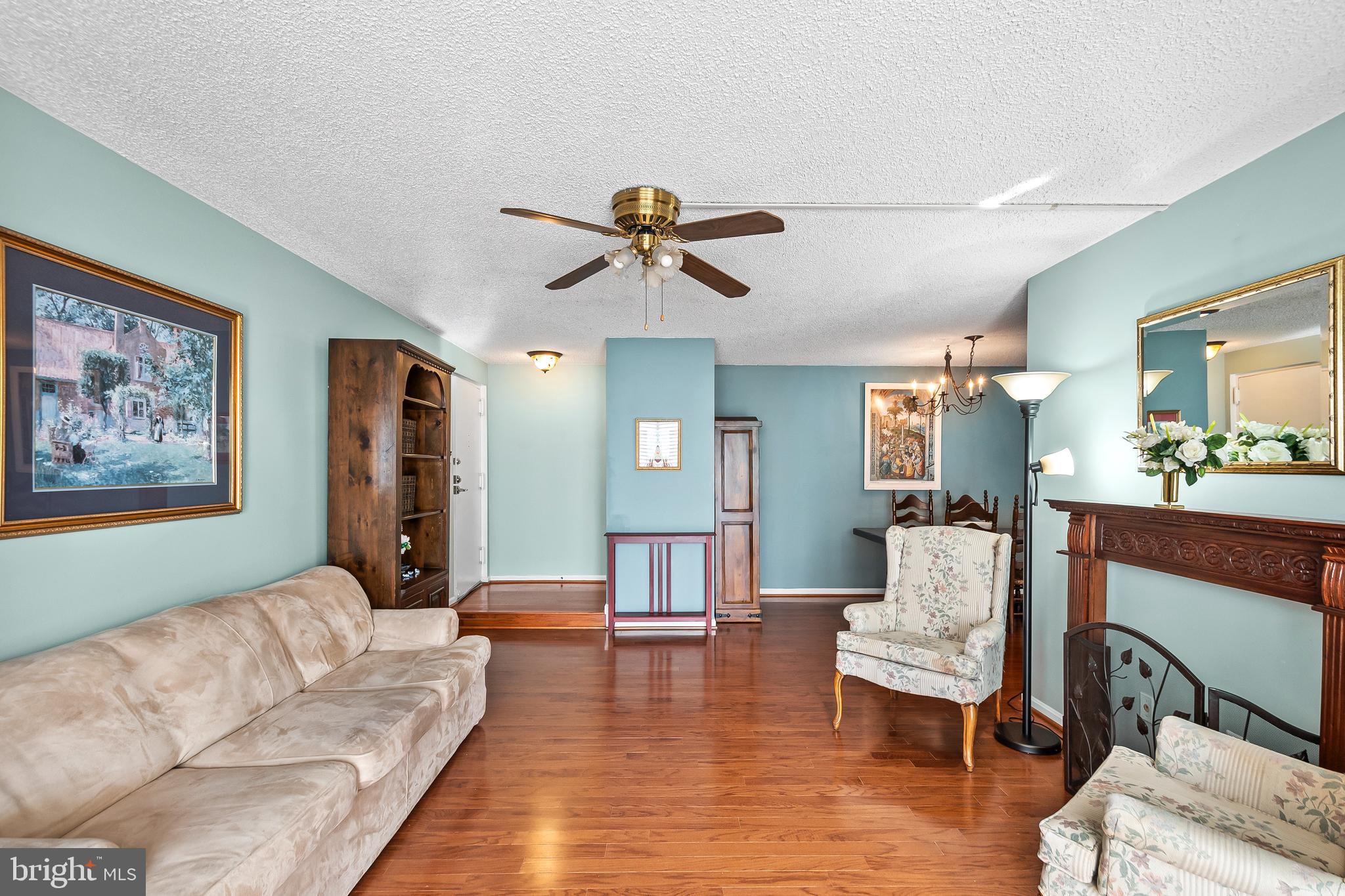 VISTAS OF VIENNA CONDOMINIUMS - Residential