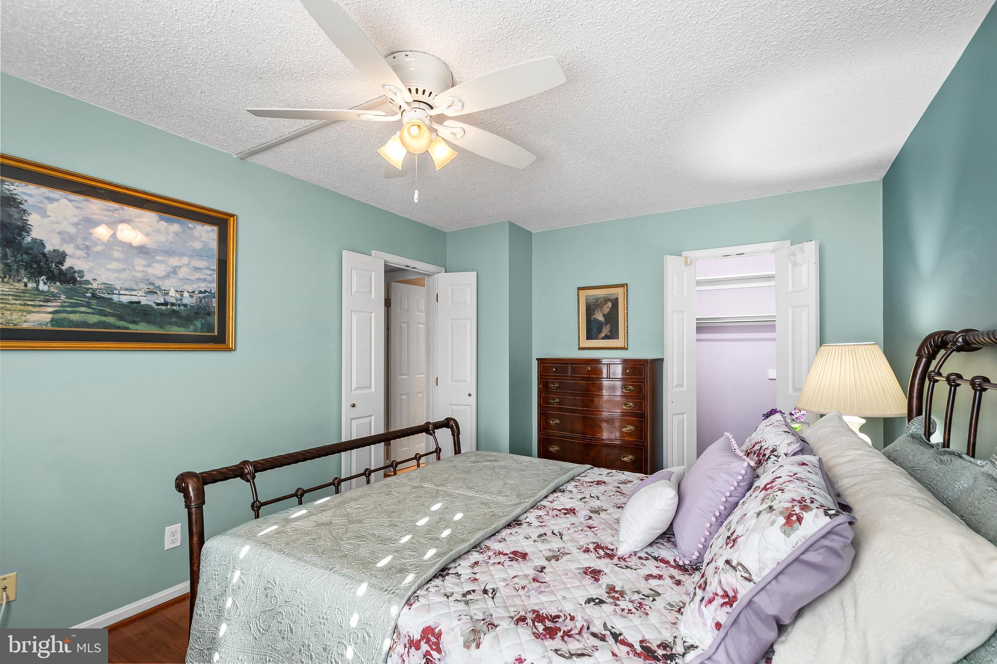 VISTAS OF VIENNA CONDOMINIUMS - Residential