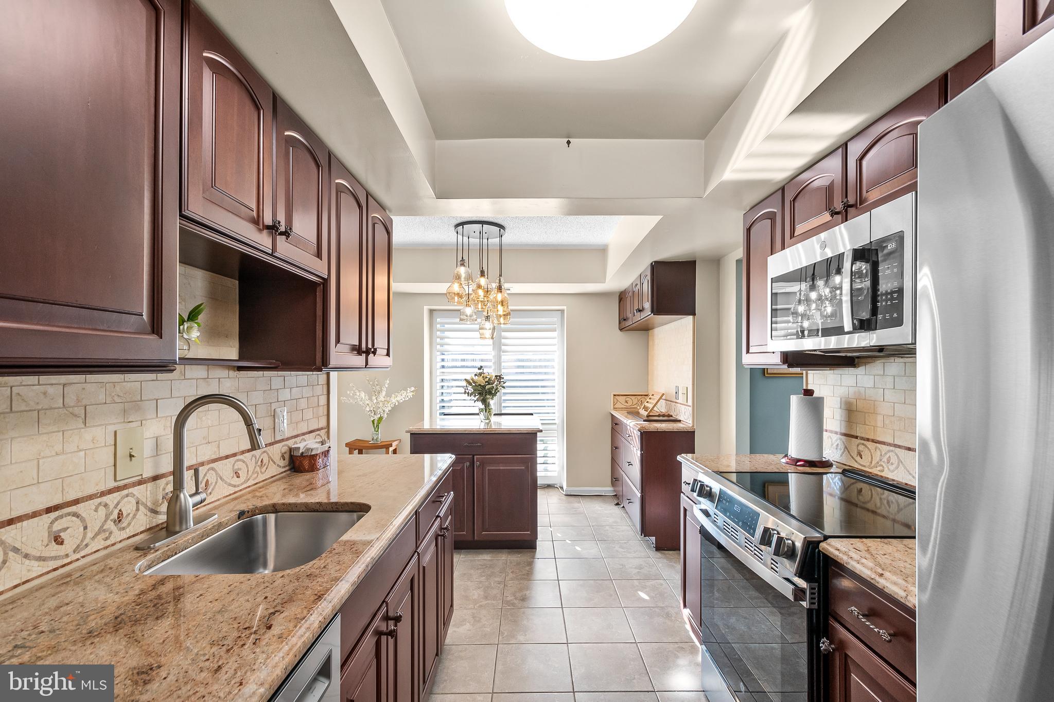 VISTAS OF VIENNA CONDOMINIUMS - Residential