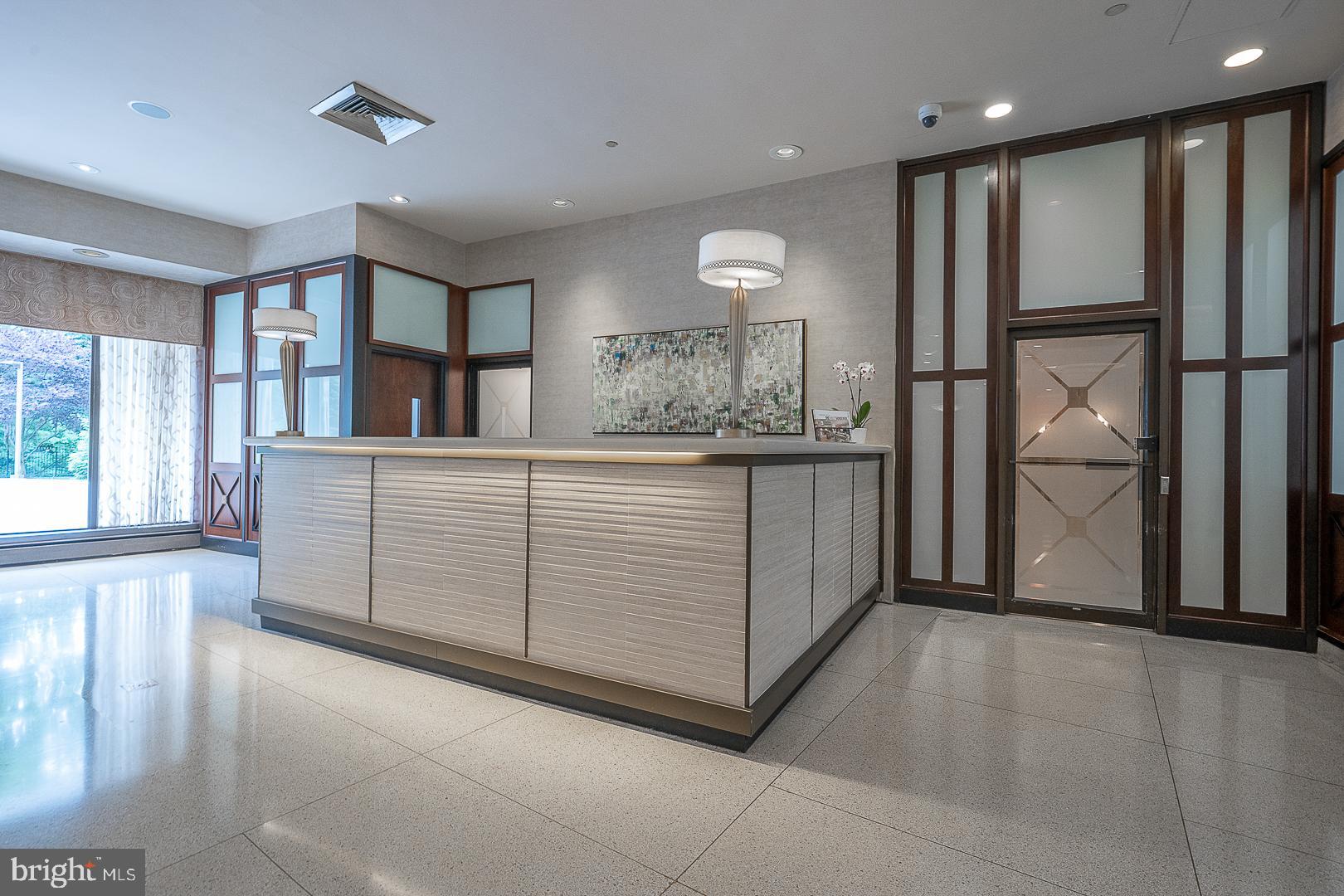 PRESIDENTIAL ESTS - Residential Lease