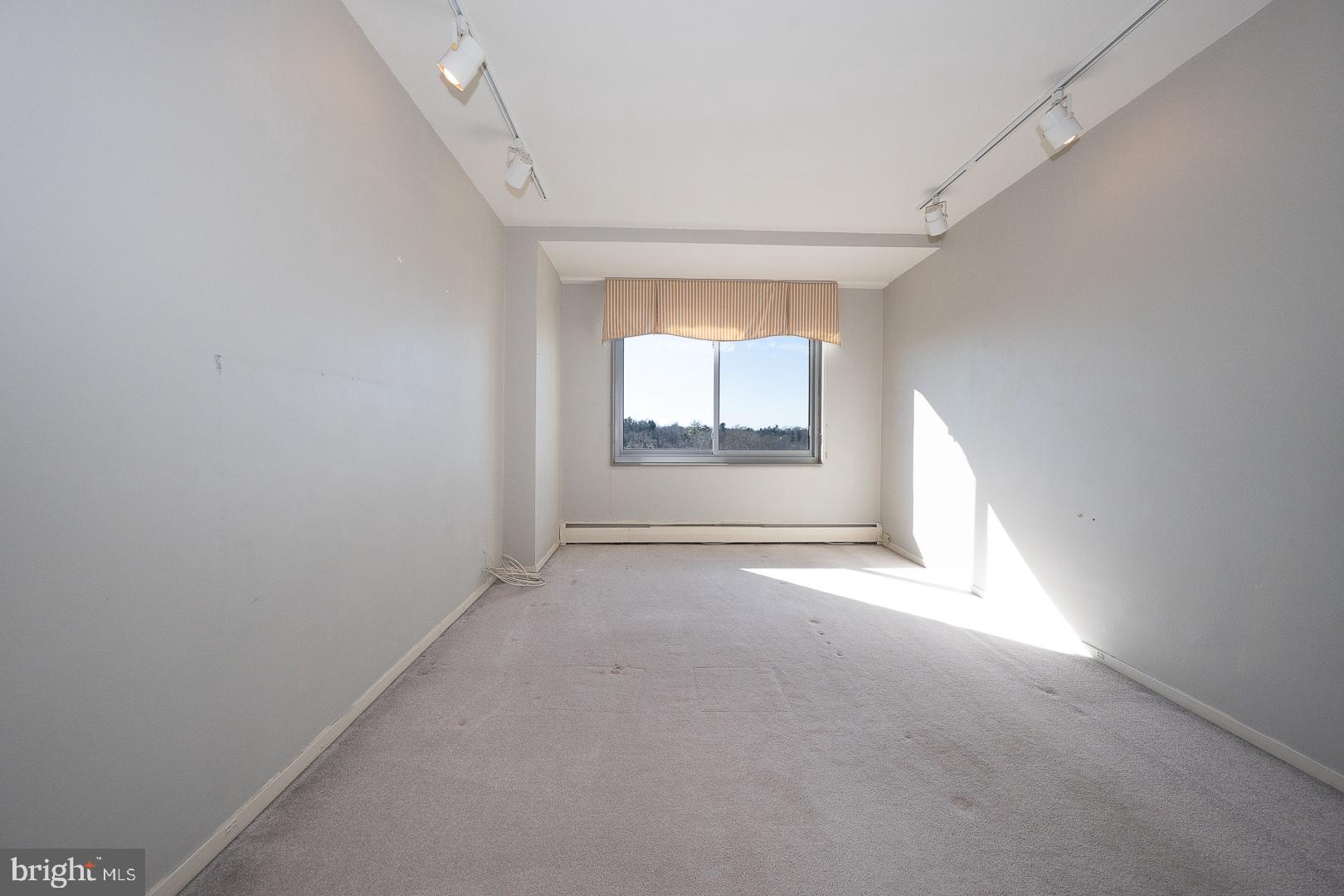 PRESIDENTIAL ESTS - Residential Lease