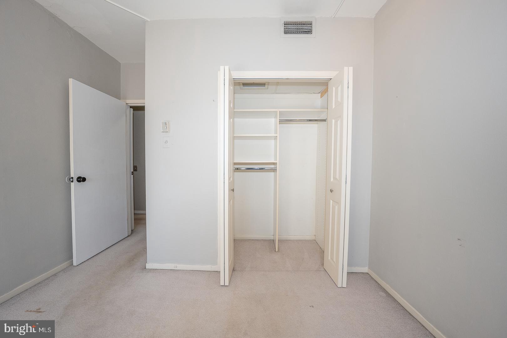 PRESIDENTIAL ESTS - Residential Lease