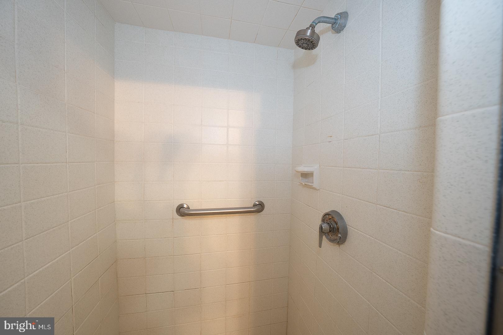 PRESIDENTIAL ESTS - Residential Lease