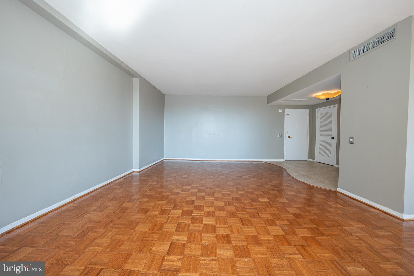 PRESIDENTIAL ESTS - Residential Lease