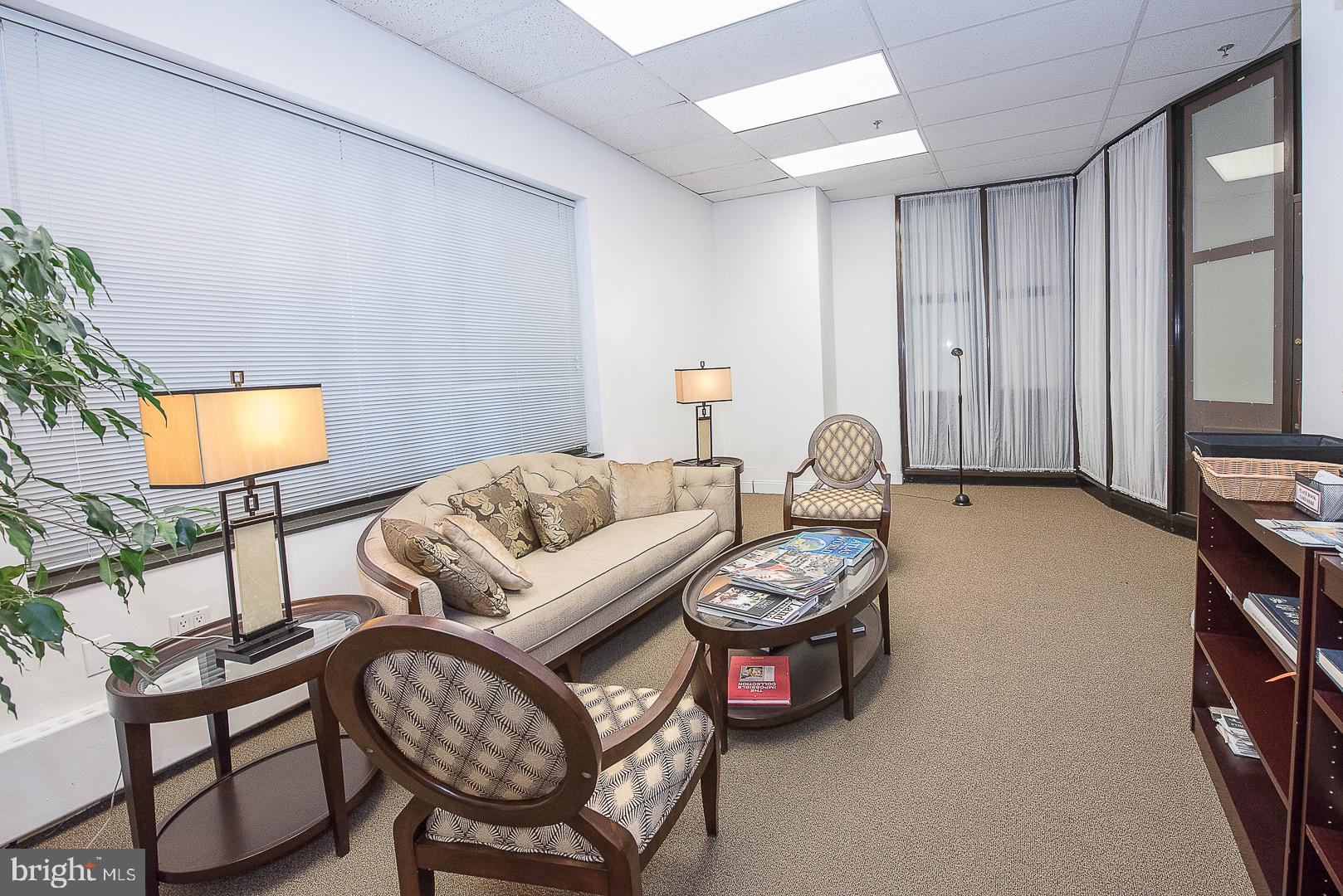 PRESIDENTIAL ESTS - Residential Lease