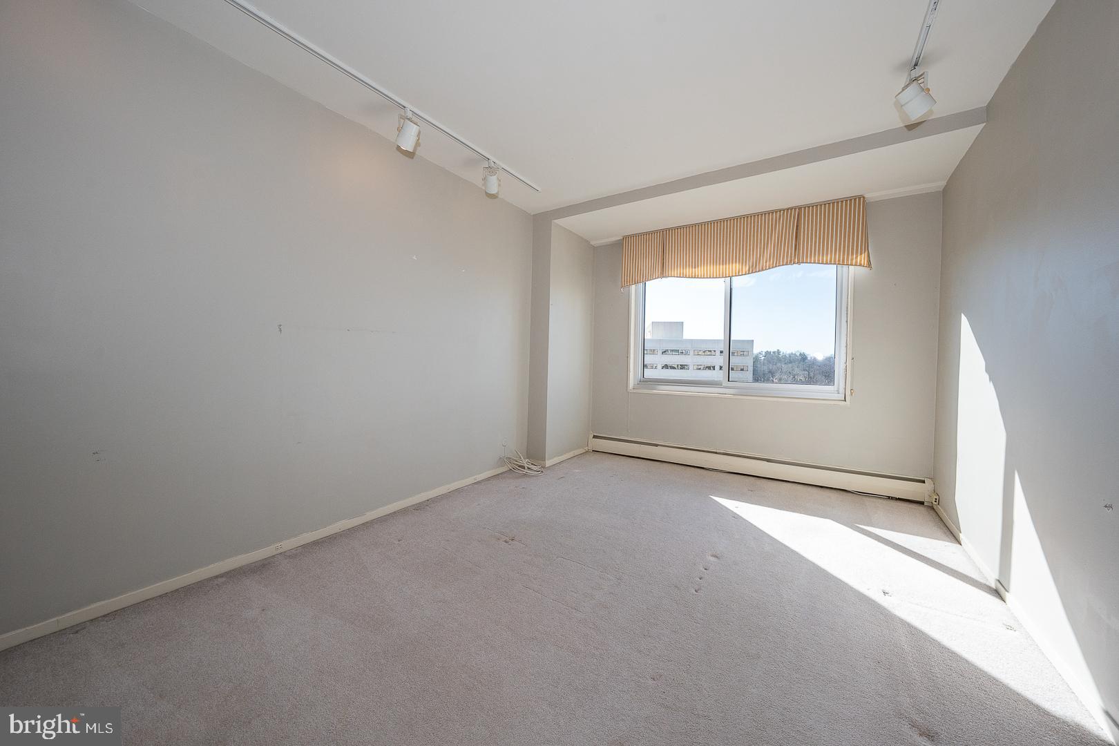 PRESIDENTIAL ESTS - Residential Lease