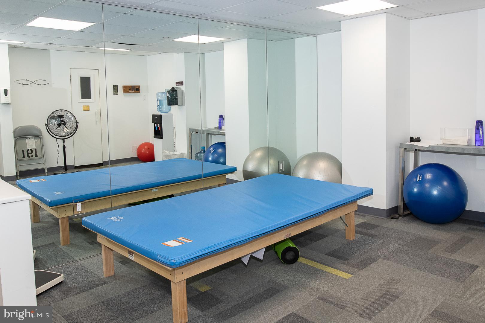 PRESIDENTIAL ESTS - Residential Lease