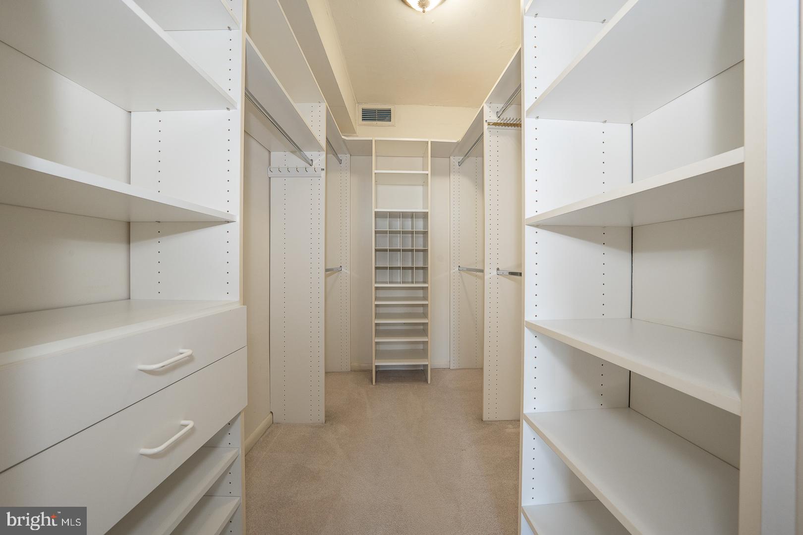 PRESIDENTIAL ESTS - Residential Lease