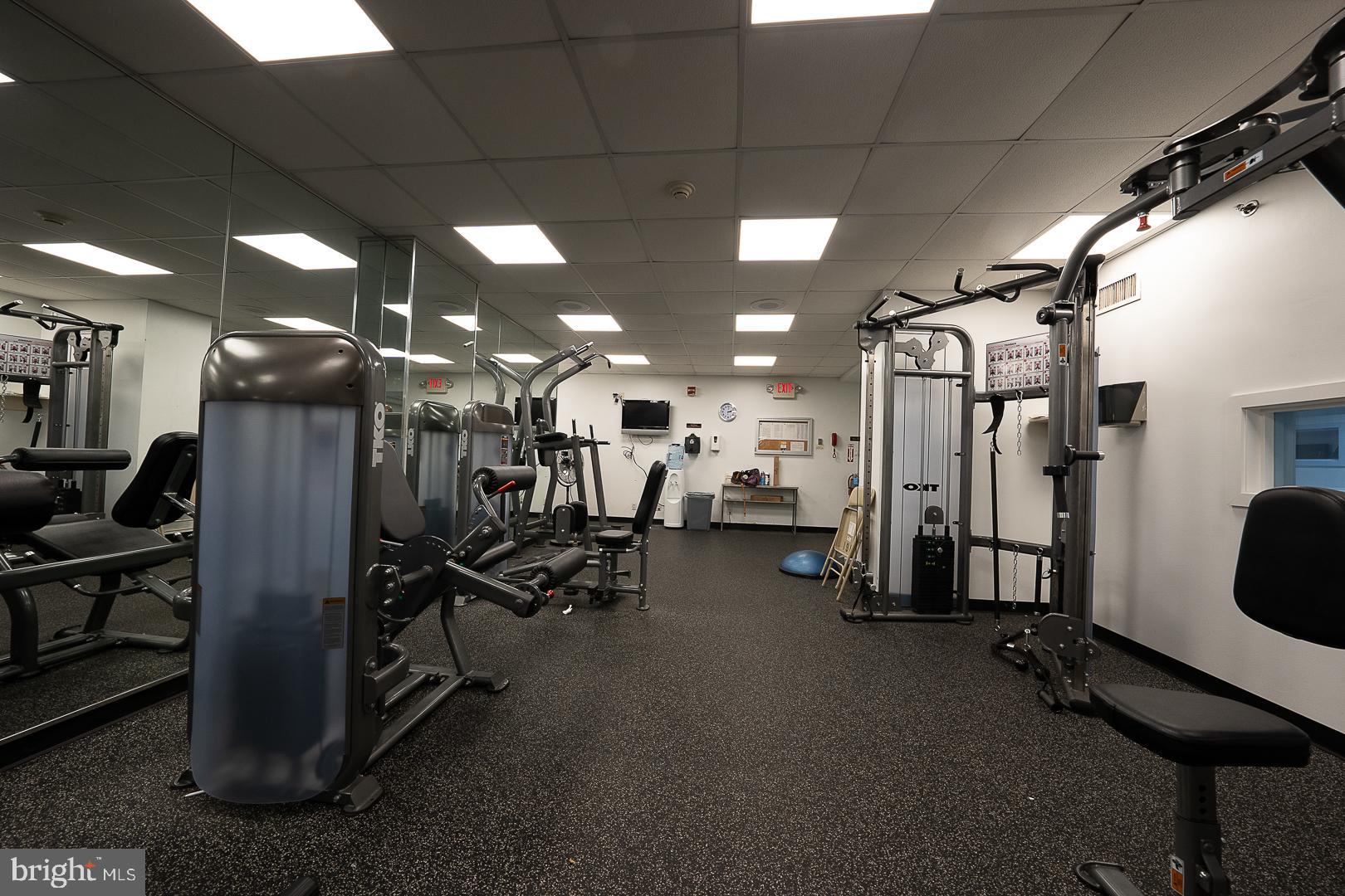 PRESIDENTIAL ESTS - Residential Lease