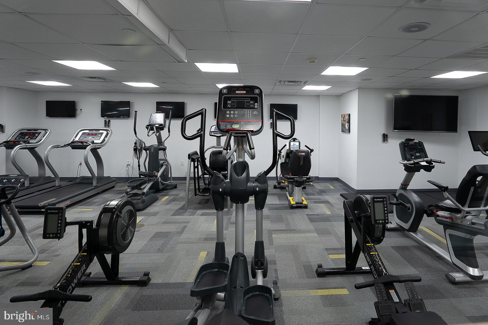 PRESIDENTIAL ESTS - Residential Lease