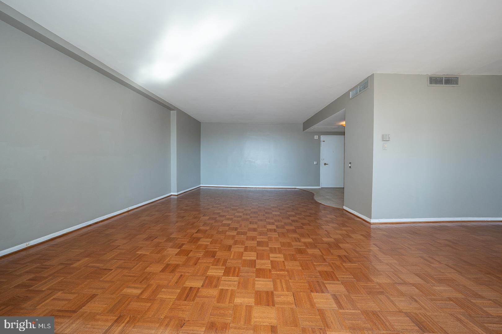 PRESIDENTIAL ESTS - Residential Lease