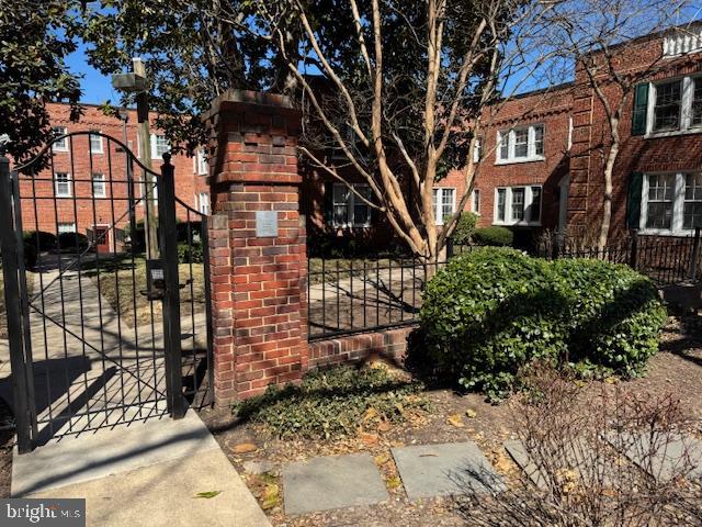 COLONIAL VILLAGE - Residential Lease