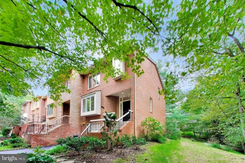 Photo of 10948 Whiterim Drive, POTOMAC, MD 20854 (MLS # MDMC2252334)