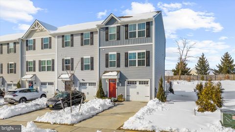 Townhouse For Sale - 39 Wendowski Street<br/> BEVERLY, NJ 08010
