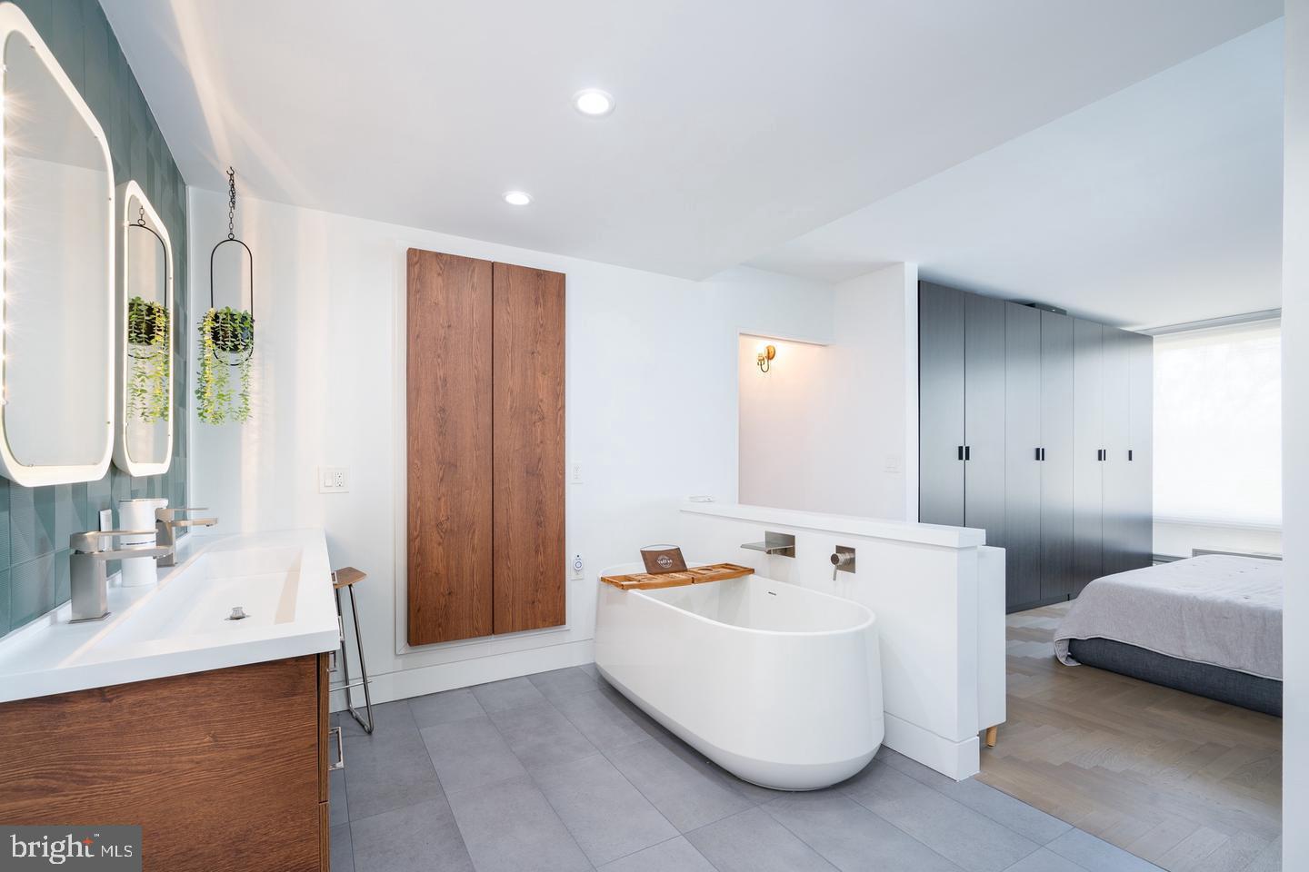 SOCIETY HILL - Residential