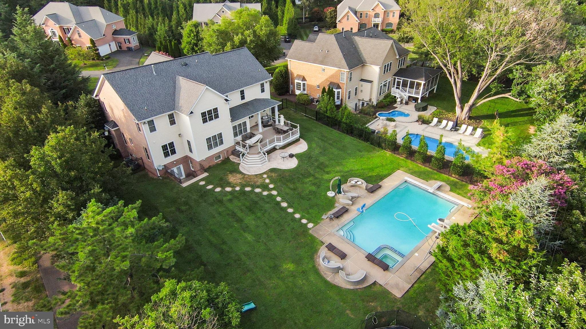 THOMPSONS CREST - Residential