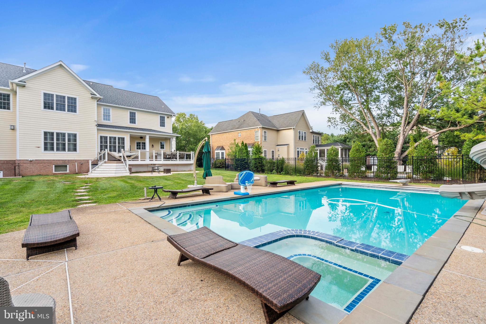 THOMPSONS CREST - Residential