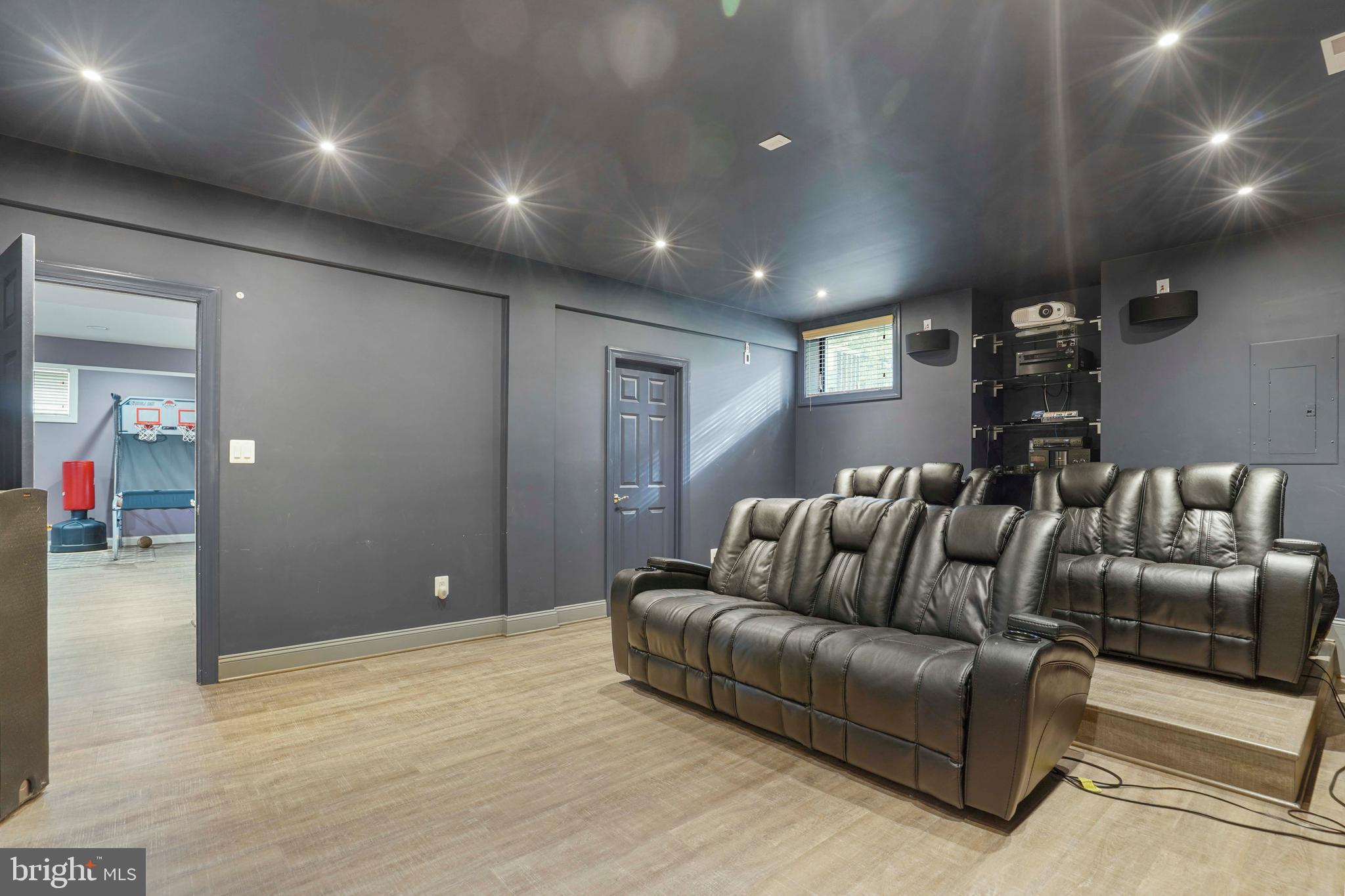 THOMPSONS CREST - Residential