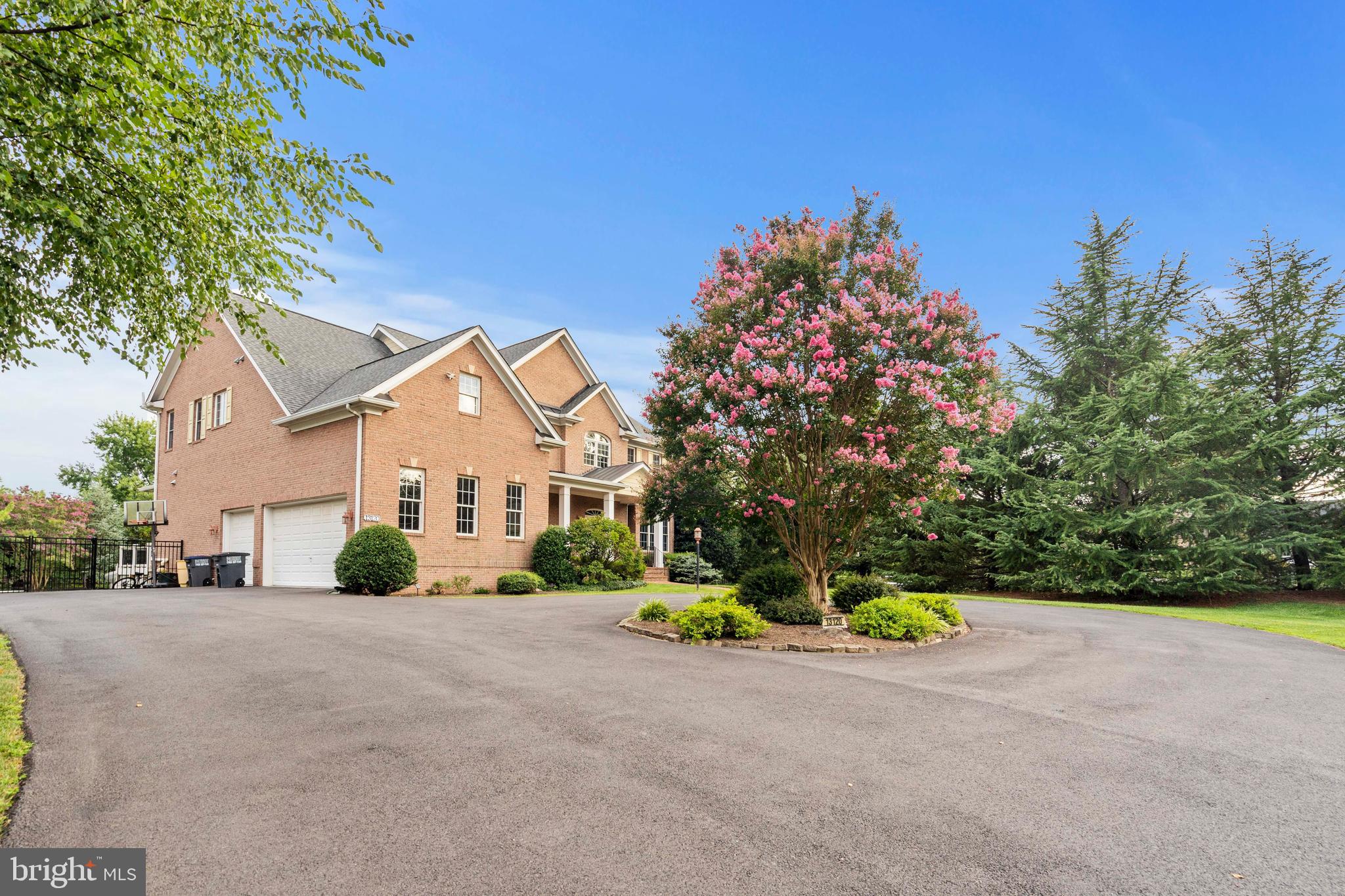 THOMPSONS CREST - Residential