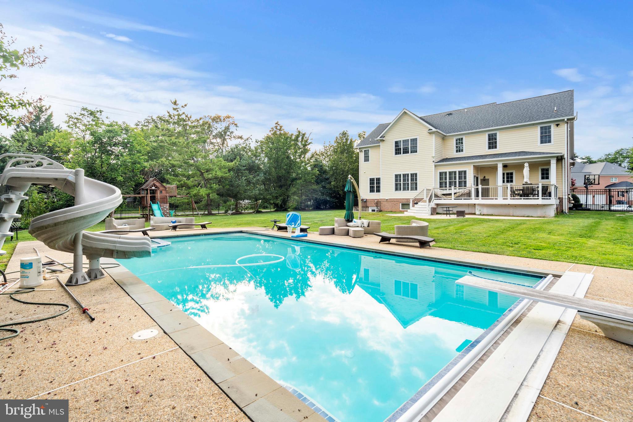 THOMPSONS CREST - Residential