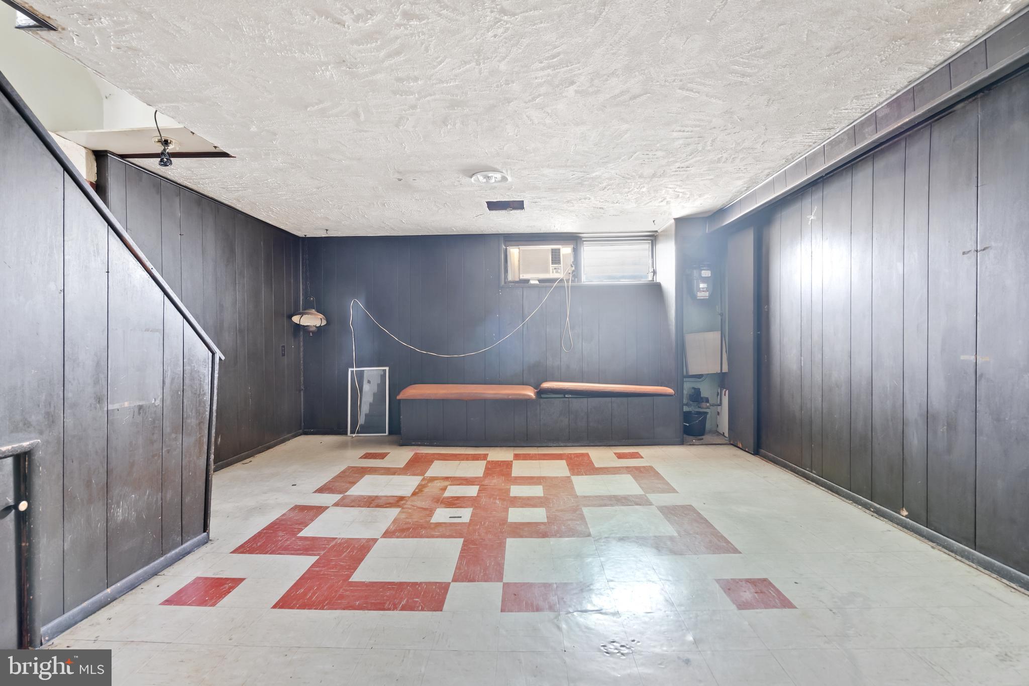 ELMWOOD PARK - Residential